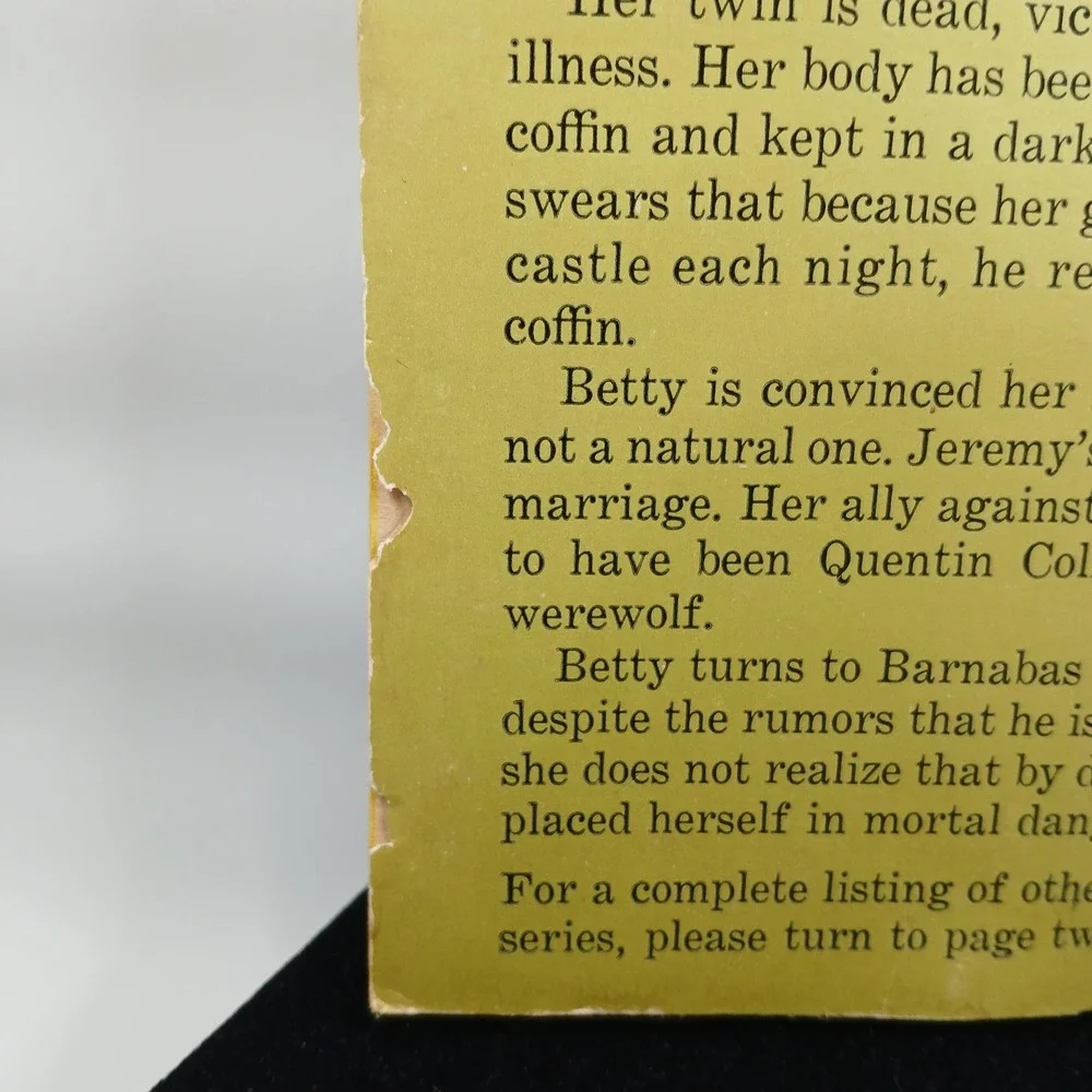 Vintage 1970 Dark Shadows Barnabas Quentin & the Crystal Coffin‎ Ross Paperback